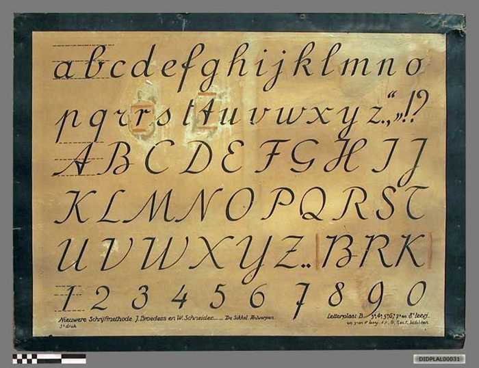 Nieuwere Schrijfmethode - Letterplaat B. Alfabet in kleine en hoofdletters, cijfers.