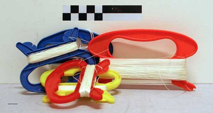 Plastic bobijnen met koord - 5 stuks